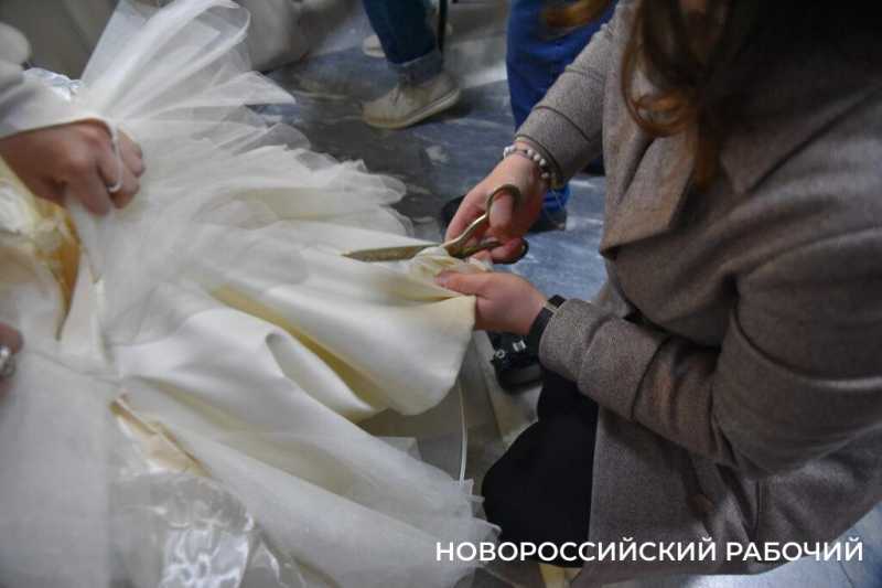 В Новороссийске прошел Сретенский бал. На паркете &ndash; 29 грациозных пар