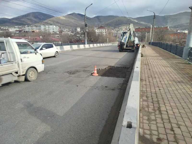 В Новороссийске сегодня активно ремонтируют ямы