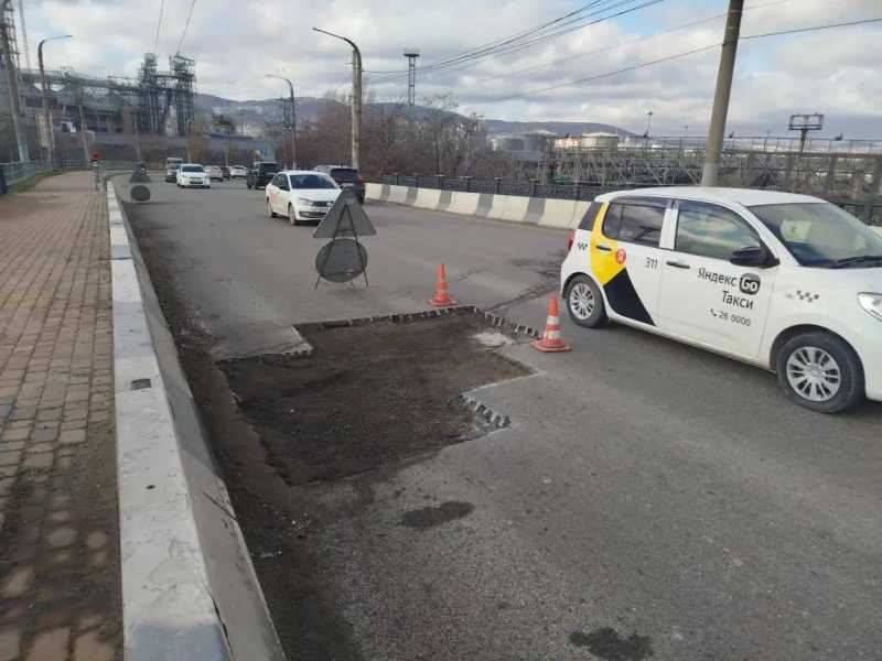 В Новороссийске сегодня активно ремонтируют ямы