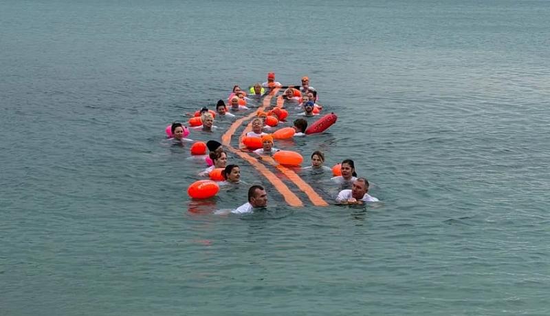 В Новороссийске состоялся традиционный массовый заплыв в память о героях-малоземельцах