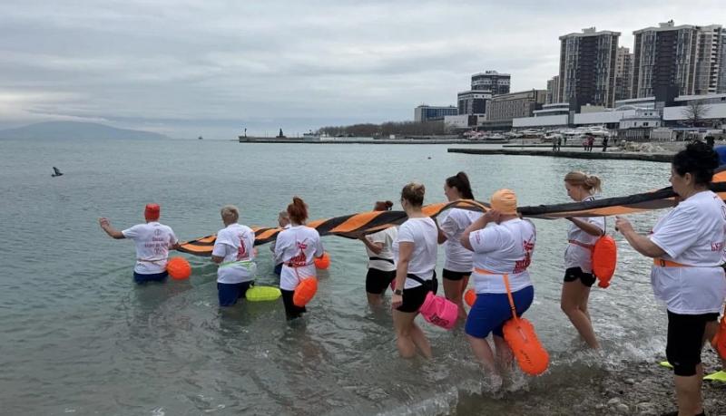 В Новороссийске состоялся традиционный массовый заплыв в память о героях-малоземельцах