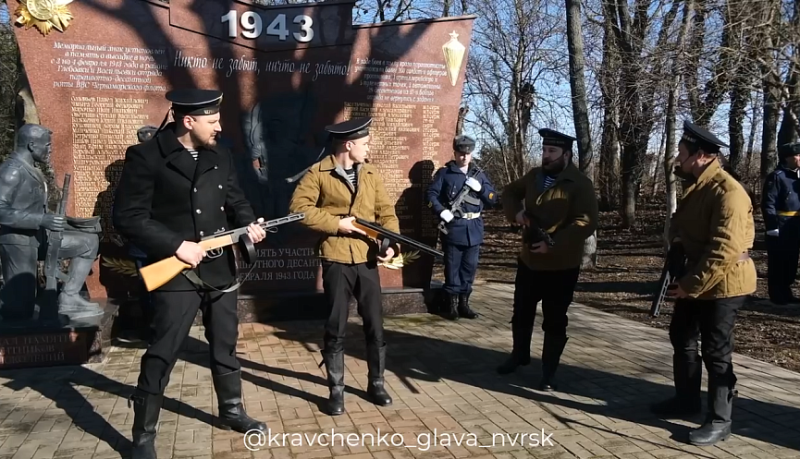 В Новороссийске у памятника &laquo;Десантникам всех поколений&raquo; почтили память бойцов парашютно-десантной роты Черноморского флота