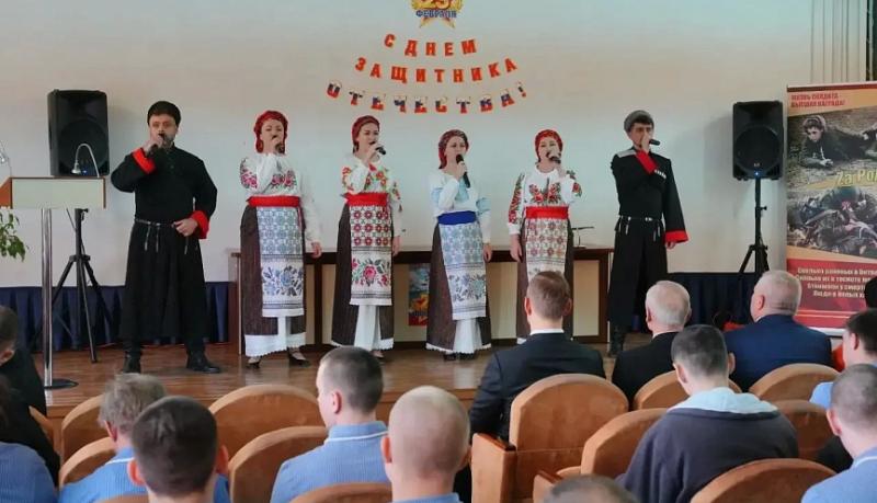 В Новороссийске военнослужащих, находящихся на лечении в госпитале, поздравили с наступающим Днем защитника Отечества