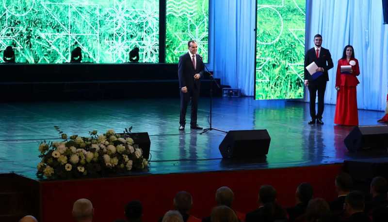 Вениамин Кондратьев наградил лучших животноводов Краснодарского края