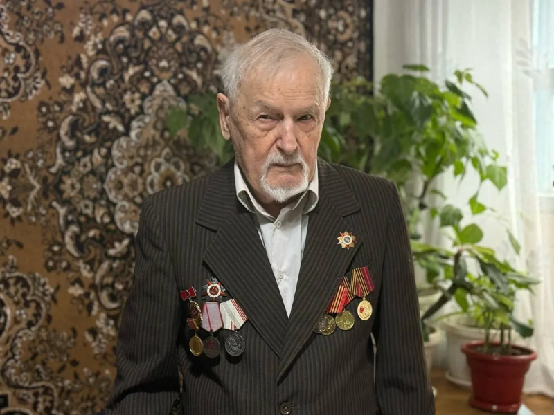 Вениамин Кондратьев поздравил со 101-летием ветерана Великой Отечественной войны из Новокубанского района