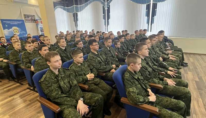 Ветеран Управления МВД России по городу Новороссийску и общественники провели &laquo;Урок мужества&raquo; для воспитанников казачьего кадетского корпуса
