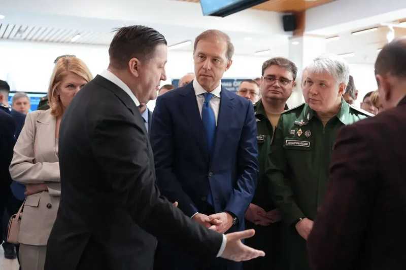 Военный инновационный технополис &laquo;Эра&raquo; в Анапе посетил Денис Мантуров