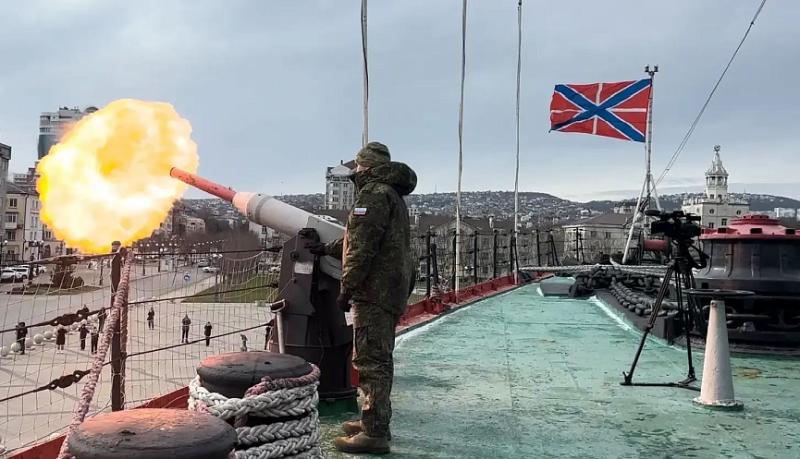 &laquo;Выстрел памяти&raquo; в честь Дня защитников Отечества прозвучал над Новороссийском!