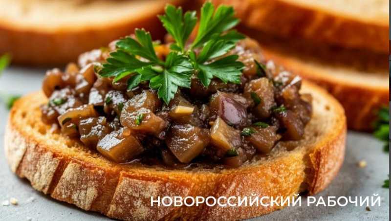 Закуска из печеных баклажанов с яйцом и чесноком