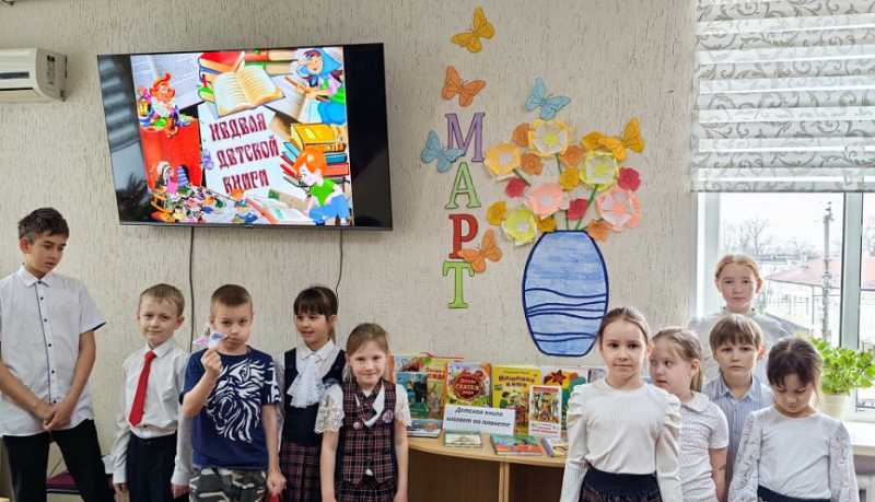 Библиотеки Новороссийска провели масштабную программу, объединившую празднование 200-летия Михаила Салтыкова-Щедрина и Всероссийскую неделю детской книги