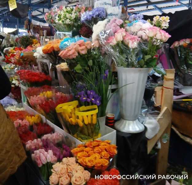 &laquo;Будет только дороже!&raquo; На рынках Новороссийска началась торговля цветами к 8 марта &nbsp;