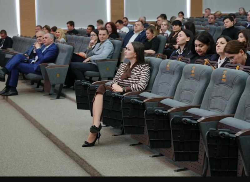 Чиновников Новороссийска учат говорить с людьми уверенно и понятно