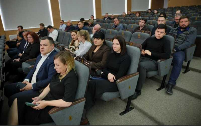 Чиновников Новороссийска учат говорить с людьми уверенно и понятно