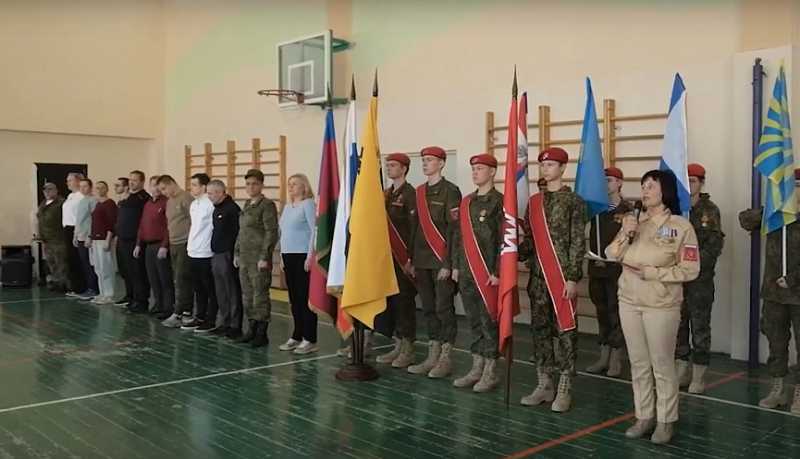 Красота вне формы, честь &ndash; вне времени: в городе-герое Новороссийске прошла военно-спортивная игра &laquo;Девушки в погонах&raquo;