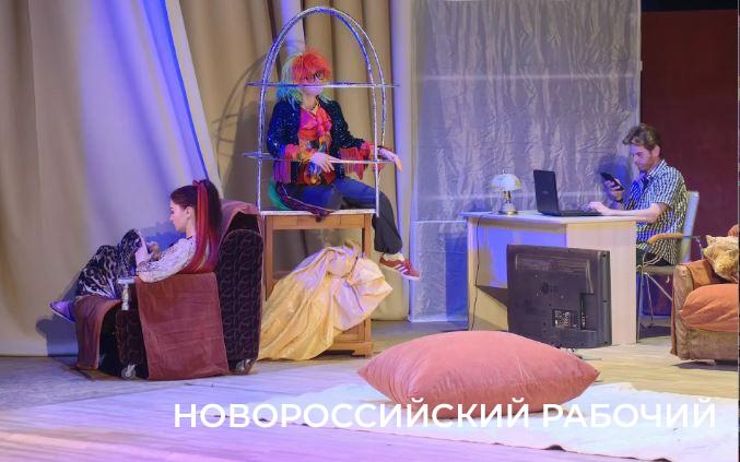 Международный день театра в Новороссийске отметили &laquo;Бытием несуществующих существ&raquo;