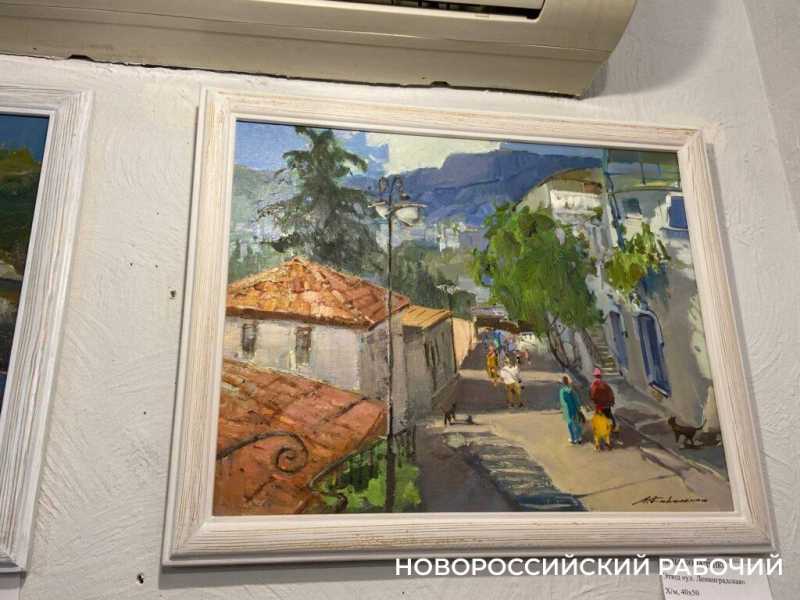 Мир прекрасен! В Новороссийске открылась выставка известной художницы