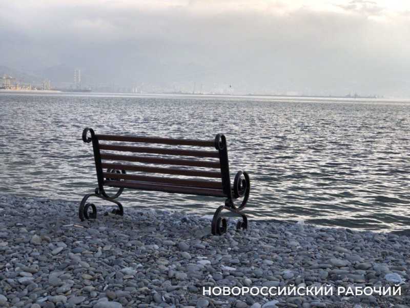 Набережная Новороссийска: умиротворение, теплеющее море и бег за здоровьем