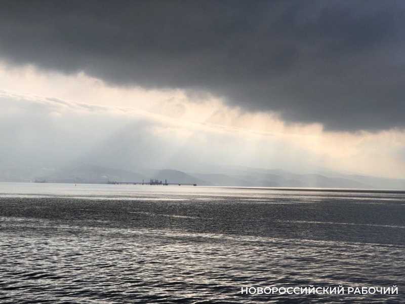 Набережная Новороссийска: умиротворение, теплеющее море и бег за здоровьем