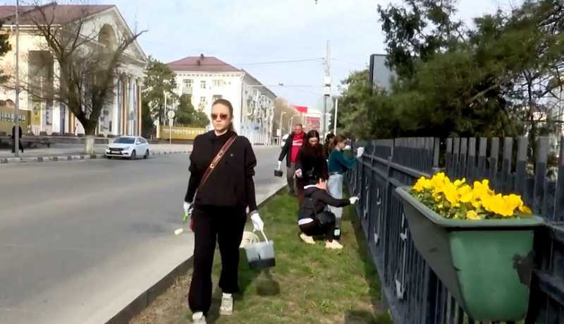 &laquo;Начни с себя!&raquo;: двухмесячник субботников объединил жителей города-героя Новороссийска