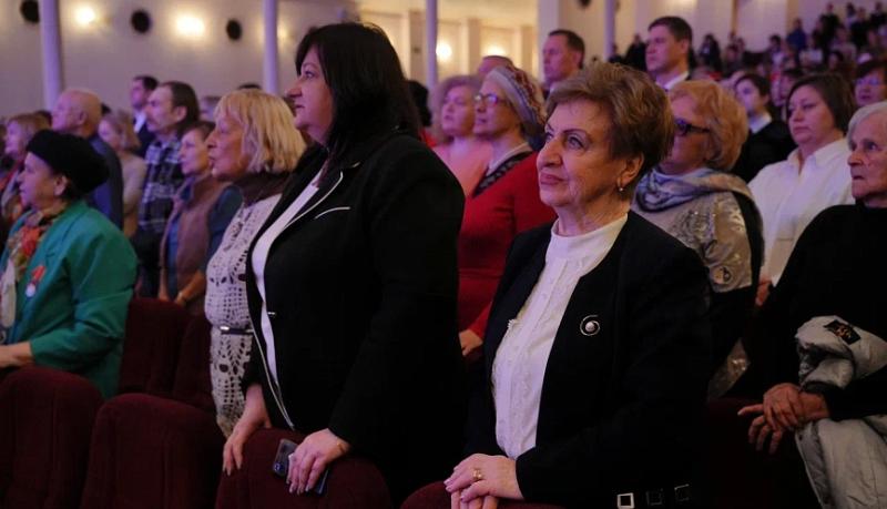 Накануне 8 Марта в городском театре Новороссийска состоялось торжественное мероприятие в честь выдающихся женщин города-героя