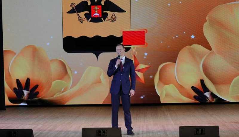 Накануне 8 Марта в городском театре Новороссийска состоялось торжественное мероприятие в честь выдающихся женщин города-героя