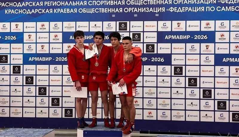 Новороссиец Кирилл Должиков вместе с &laquo;серебром&raquo; первенства ЮФО по самбо завоевал путевку на первенство России