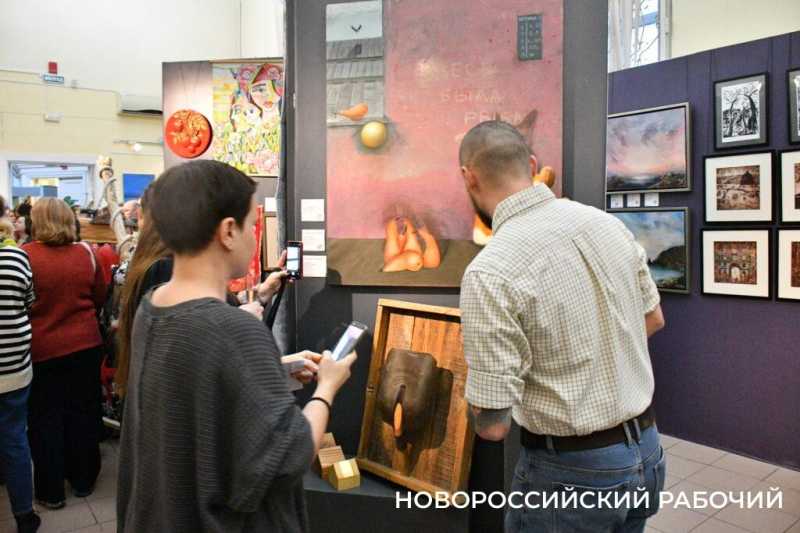 Новороссийск превращается в художественный порт