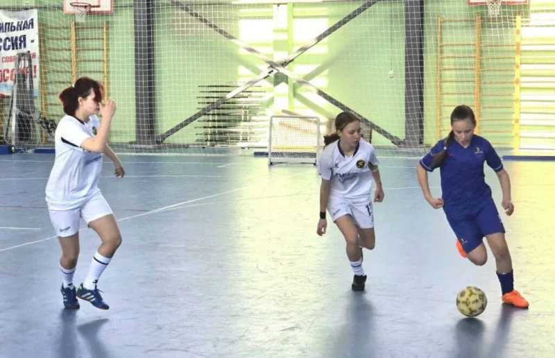 Новороссийские футболистки выиграли серебро первенства края по микрофутзалу