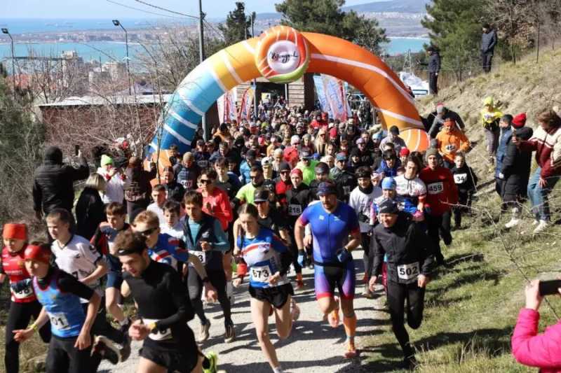 Новороссийские легкоатлеты встретили весну большим забегом