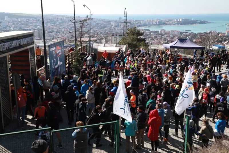 Новороссийские легкоатлеты встретили весну большим забегом