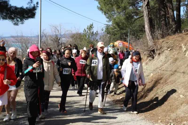 Новороссийские легкоатлеты встретили весну большим забегом