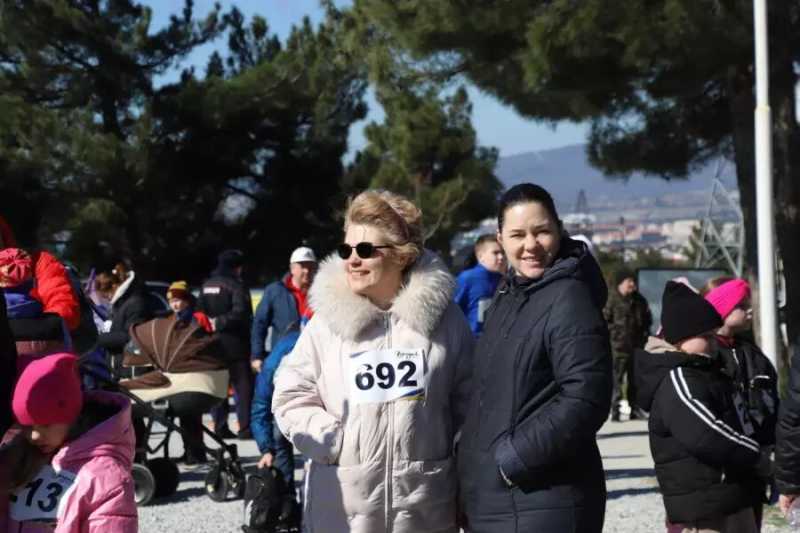 Новороссийские легкоатлеты встретили весну большим забегом