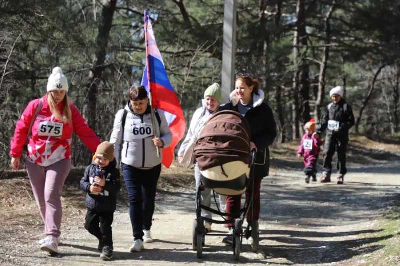 Новороссийские легкоатлеты встретили весну большим забегом