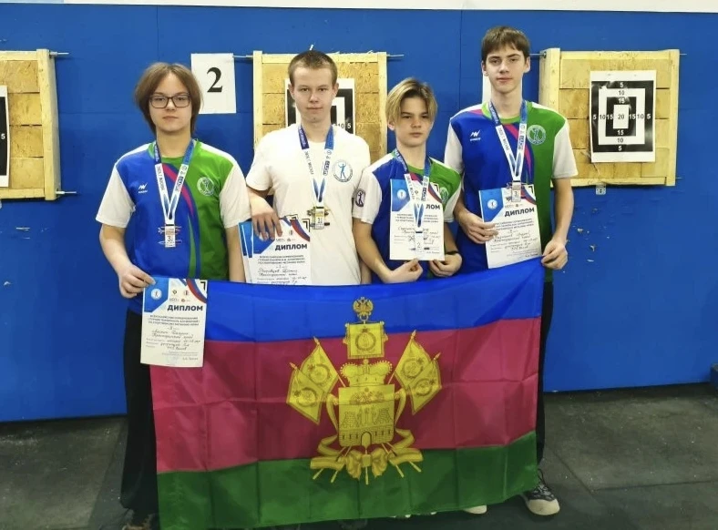 Новороссийские метатели ножа собрали в Москве россыпь наград