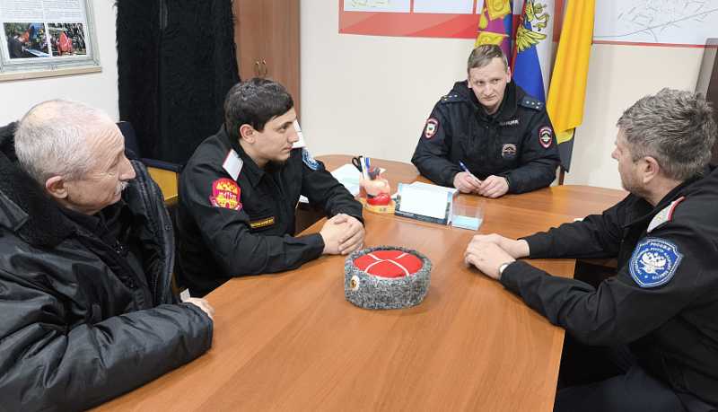 Новороссийские полицейские проводят профилактические мероприятия и предупреждают граждан об угрозах дистанционного мошенничества