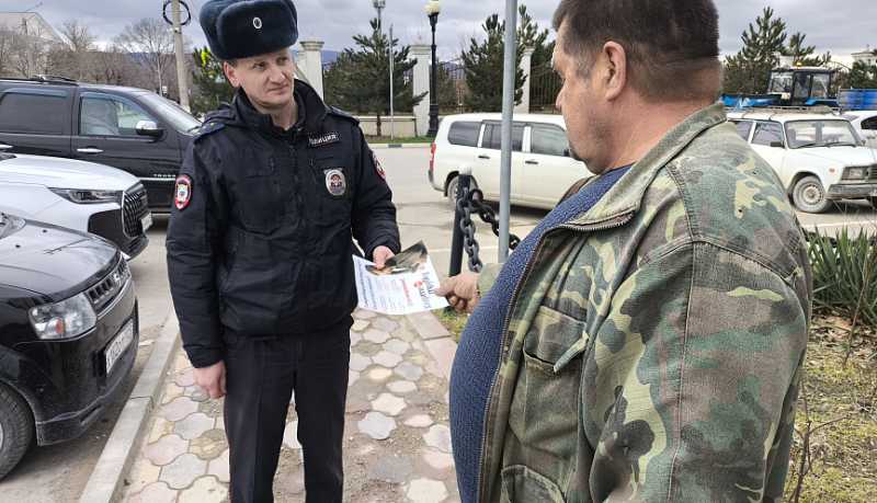 Новороссийские полицейские проводят профилактические мероприятия и предупреждают граждан об угрозах дистанционного мошенничества
