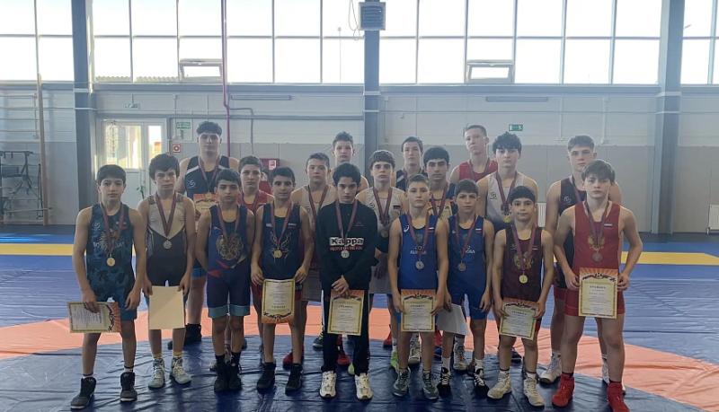 Новороссийские спортсмены стали обладателями наград краевых соревнований по греко-римской борьбе