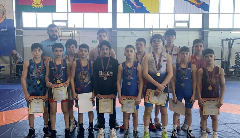 Новороссийские спортсмены стали обладателями наград краевых соревнований по греко-римской борьбе