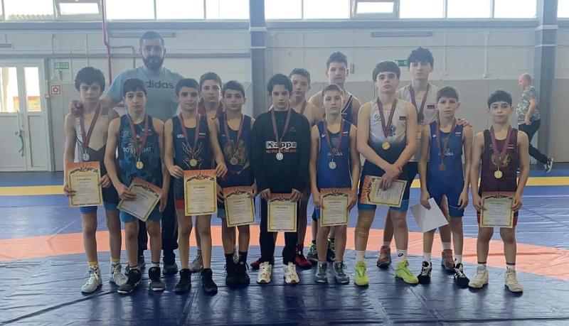 Новороссийские спортсмены стали обладателями наград краевых соревнований по греко-римской борьбе