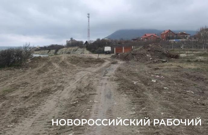 Пляжу &ndash; труба. В Новороссийске продолжается прокладка канализации вдоль морского берега