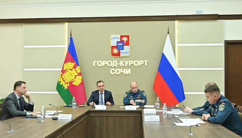 Подготовку к прохождению паводкоопасного периода в Краснодарском крае обсудили на совещании, проходившем под председательством главы МЧС России Александра Куренкова