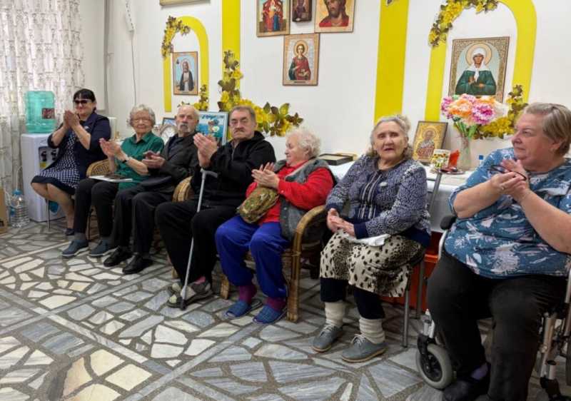 В Доме-интернате Новороссийска говорили о мужестве и слушали душевные песни