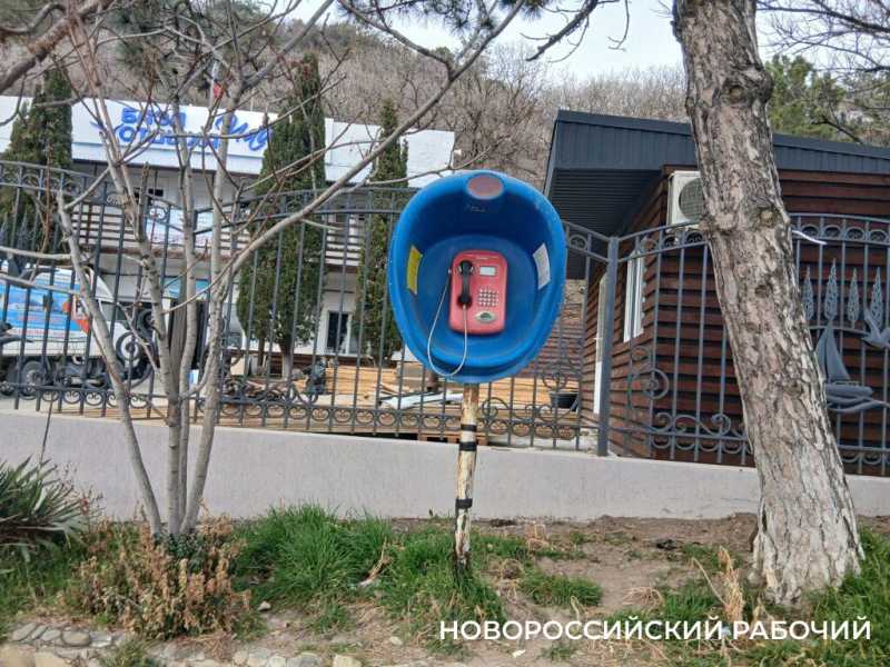 В Госдуме предлагают вернуться к таксофонам. Нашли такой раритет в Новороссийске!