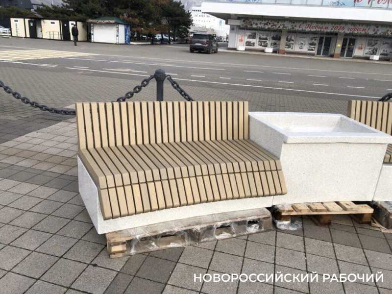 В Новороссийске 25 марта начнут устанавливать новые лавочки