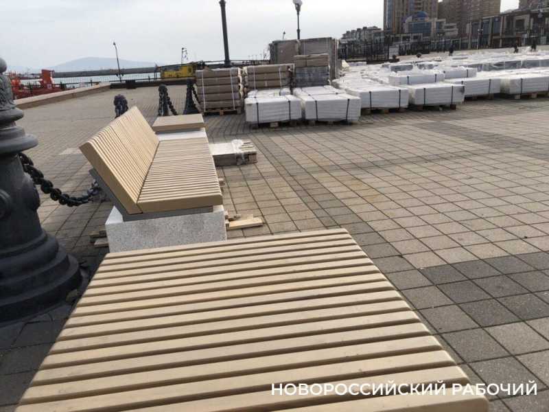 В Новороссийске 25 марта начнут устанавливать новые лавочки