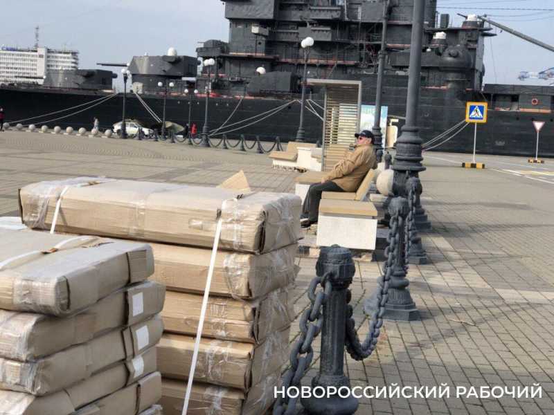 В Новороссийске 25 марта начнут устанавливать новые лавочки