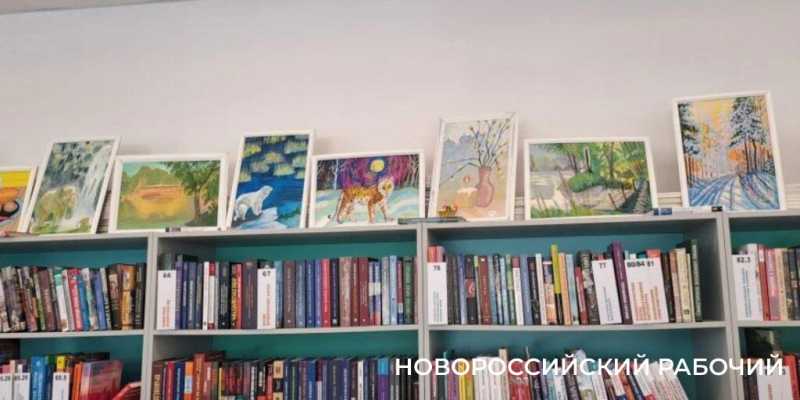 В Новороссийске 80-летняя Галина Сорокина стала для пенсионеров средством от хандры и открыла выставку картин