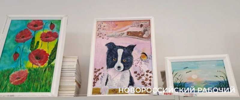 В Новороссийске 80-летняя Галина Сорокина стала для пенсионеров средством от хандры и открыла выставку картин