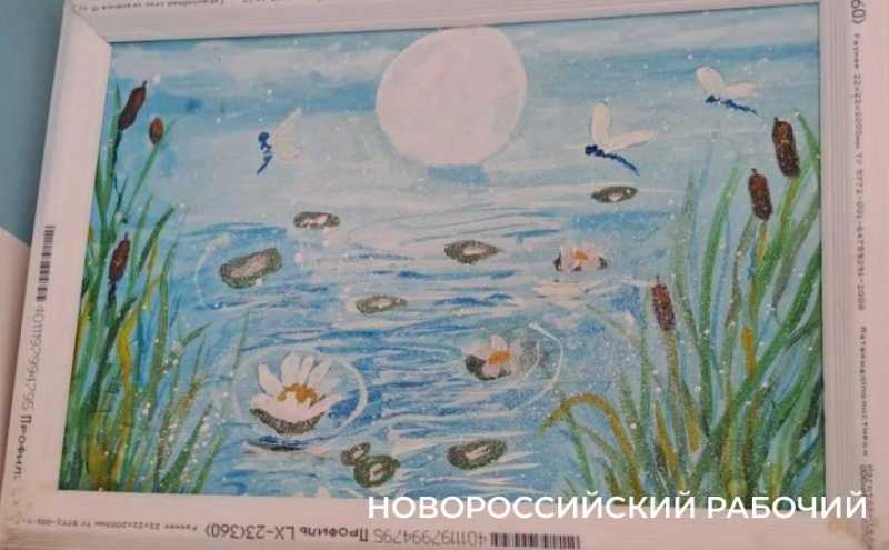 В Новороссийске 80-летняя Галина Сорокина стала для пенсионеров средством от хандры и открыла выставку картин