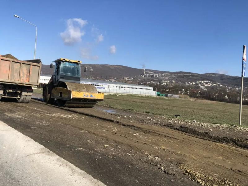 В Новороссийске дикие пробки на въезде/выезде продлятся до июля. Как минимум